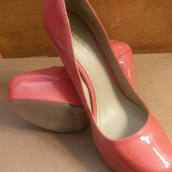 FREE Clutch (NWT) with Aldo Cape Coral Heels - Picture 3 of 8